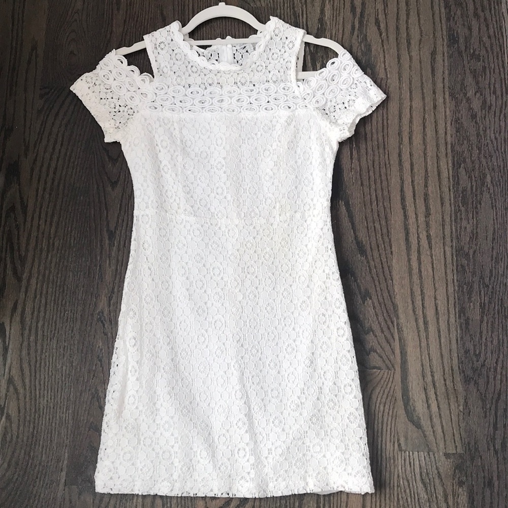 Beautiful crochet white dress!
